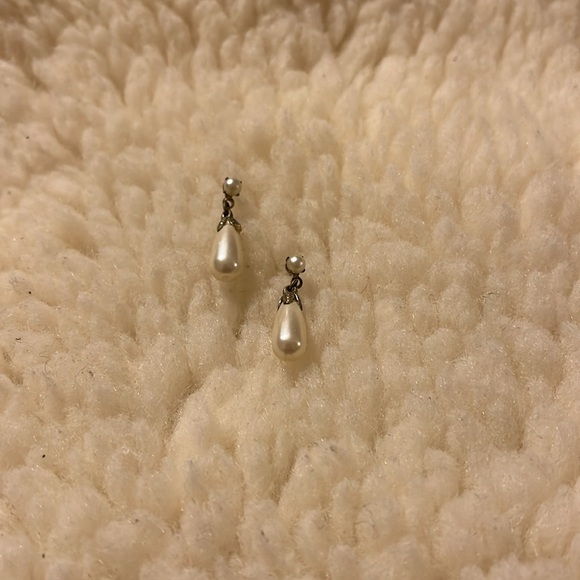 Cream and Gold Dangly Earrings - Picture 9 of 16